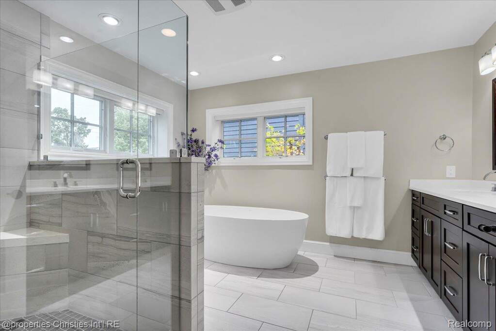 4 Bedroom Single Family Home/House's Image 24