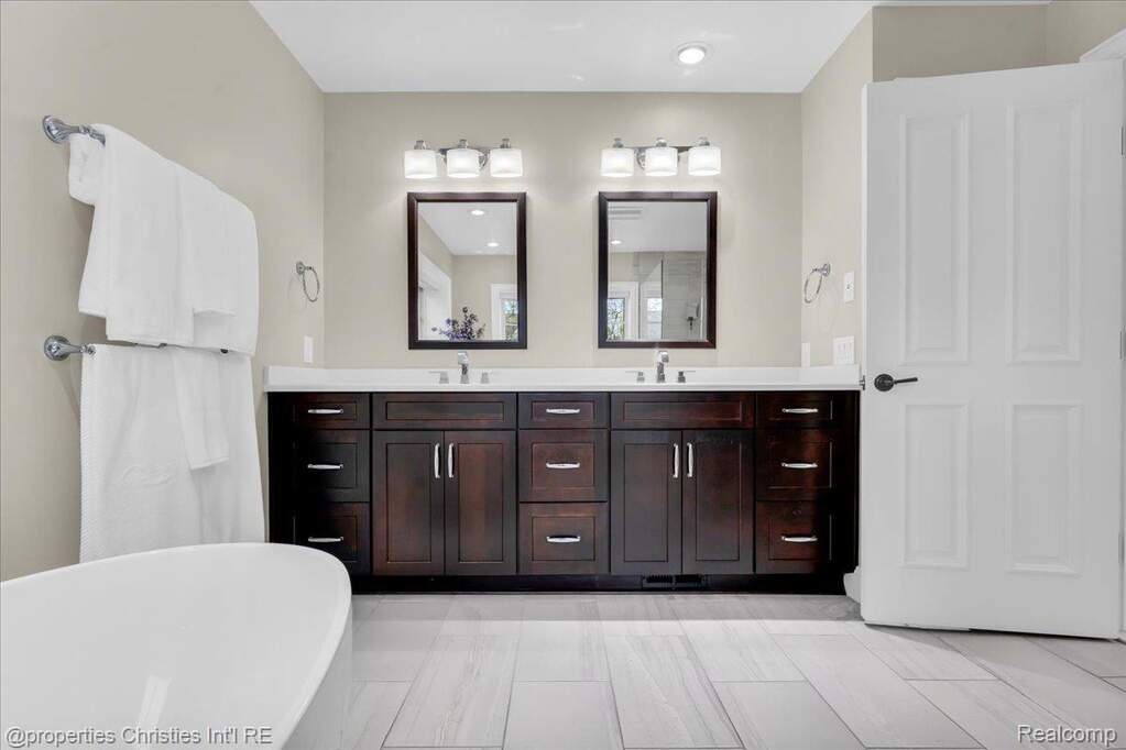 4 Bedroom Single Family Home/House's Image 25