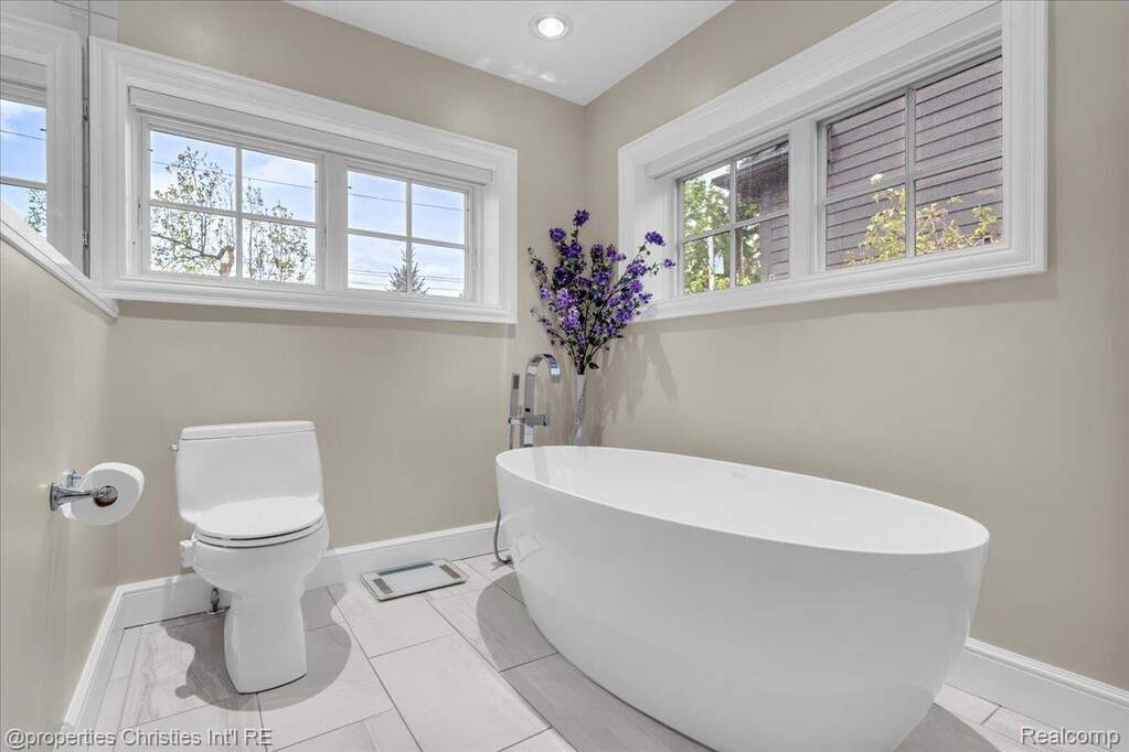4 Bedroom Single Family Home/House's Image 26