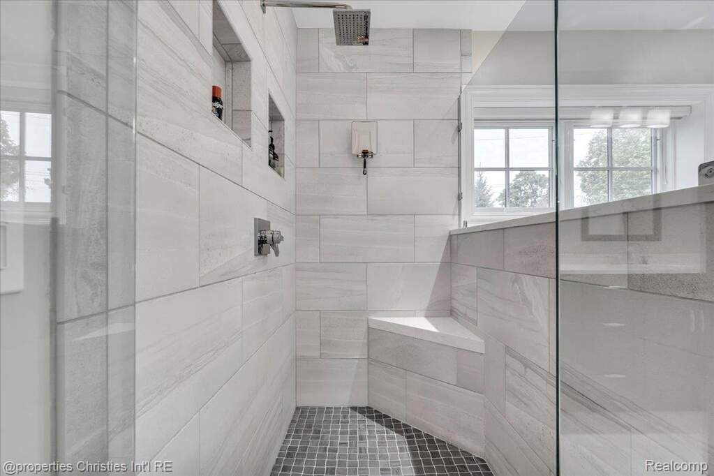 4 Bedroom Single Family Home/House's Image 27