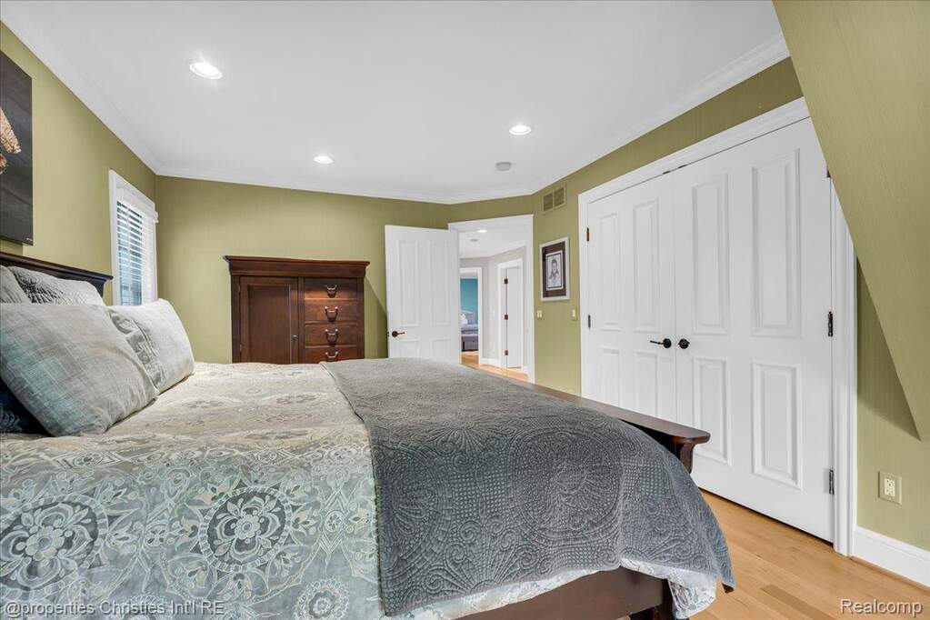 4 Bedroom Single Family Home/House's Image 29