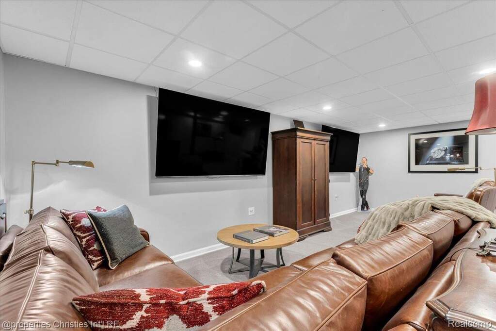 4 Bedroom Single Family Home/House's Image 38