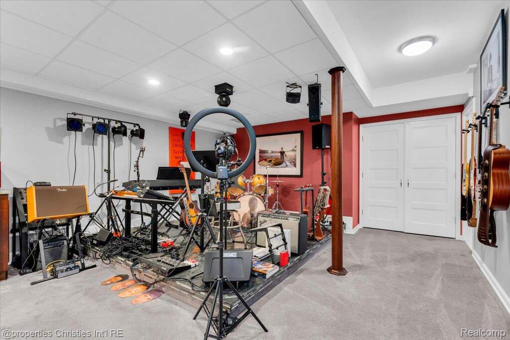 4 Bedroom Single Family Home/House's Image 39