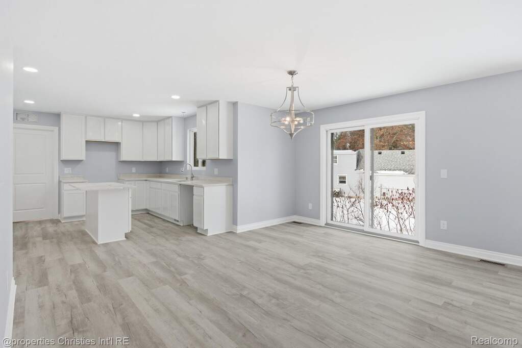 3 Bedroom Single Family Home/House's Image 14