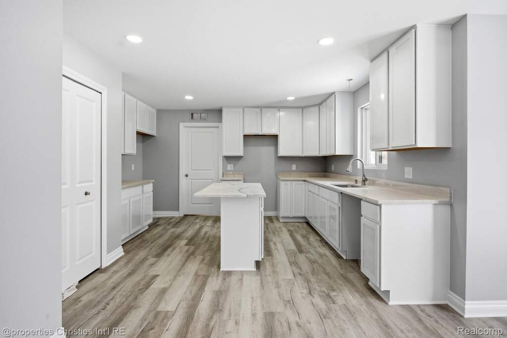 3 Bedroom Single Family Home/House's Image 15