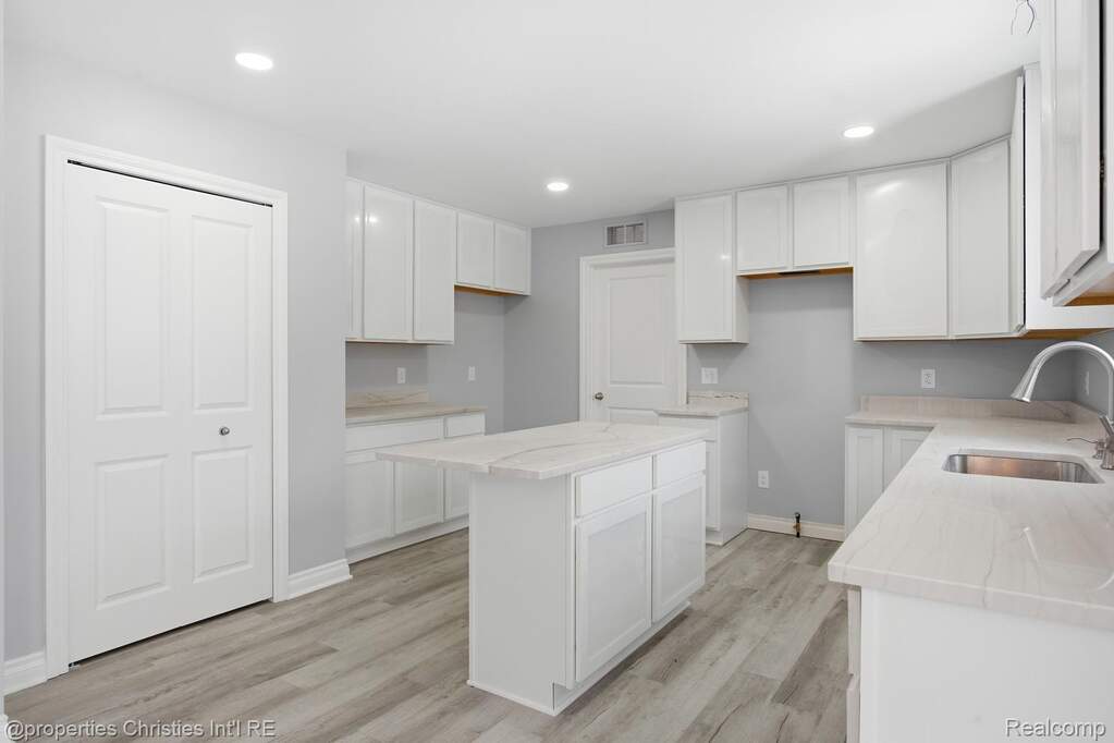 3 Bedroom Single Family Home/House's Image 16