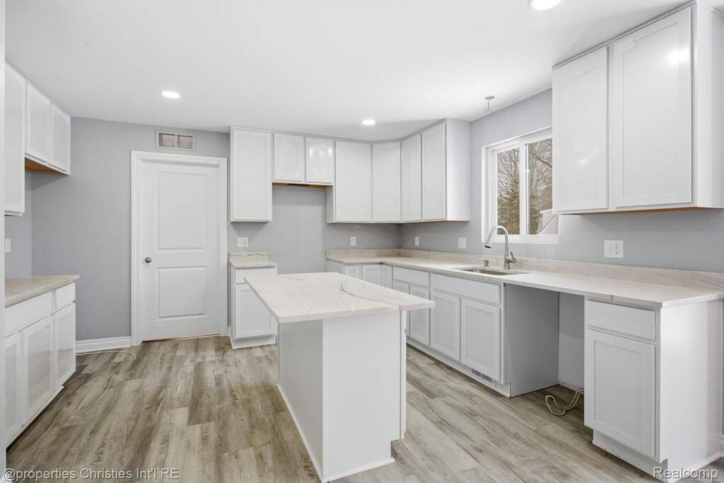 3 Bedroom Single Family Home/House's Image 17