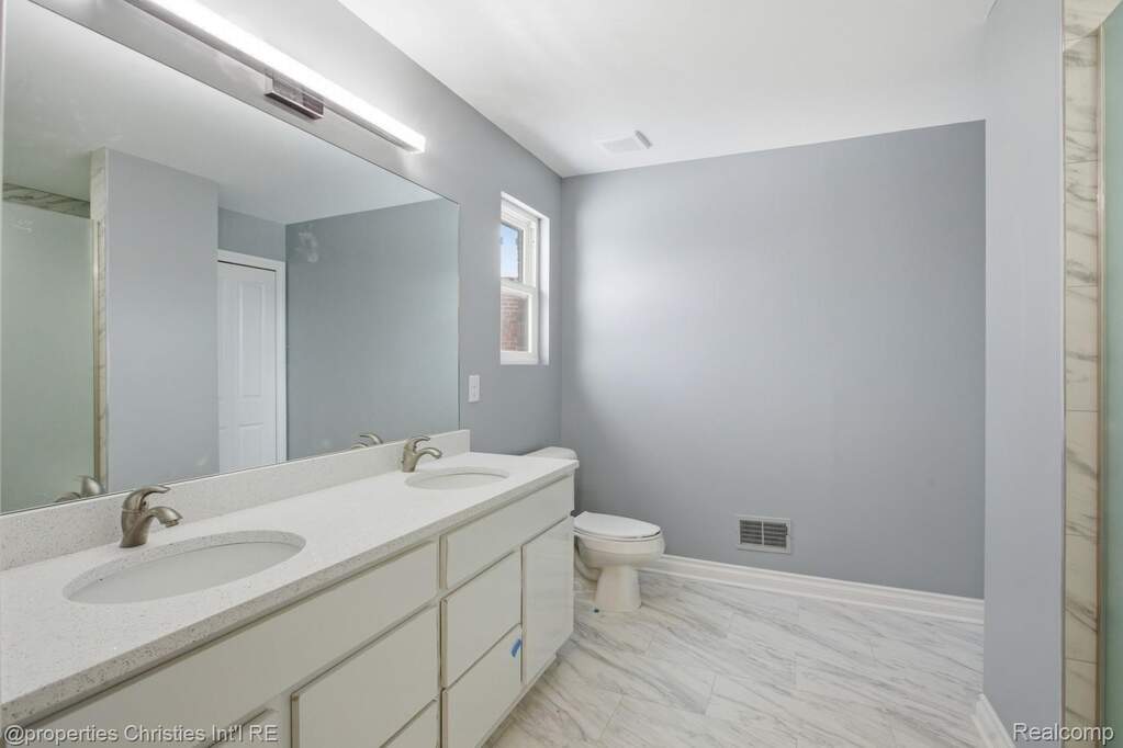 3 Bedroom Single Family Home/House's Image 24