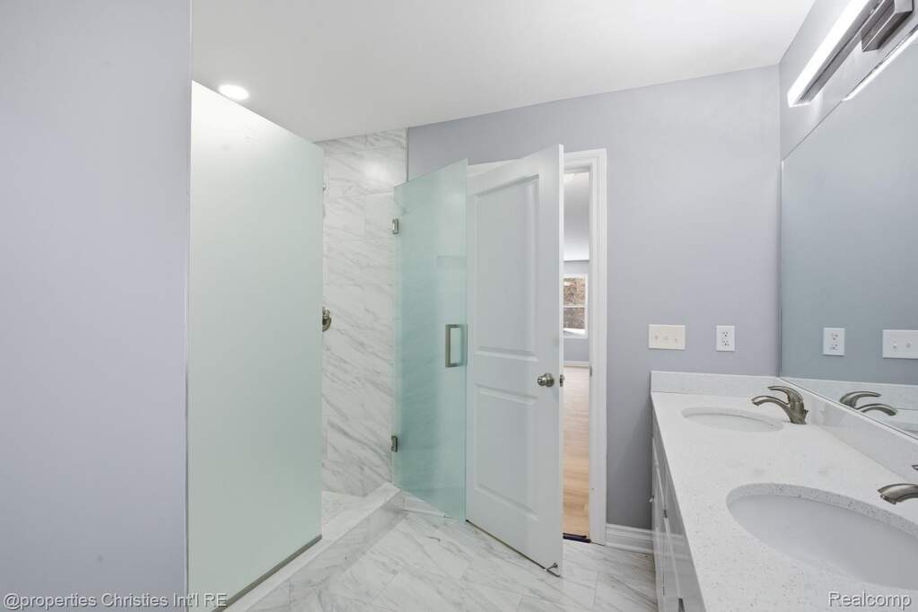 3 Bedroom Single Family Home/House's Image 26