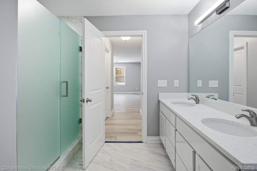 3 Bedroom Single Family Home/House's Image 27
