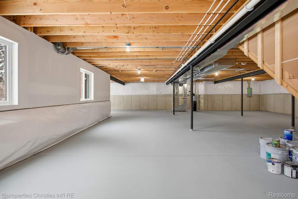 3 Bedroom Single Family Home/House's Image 32