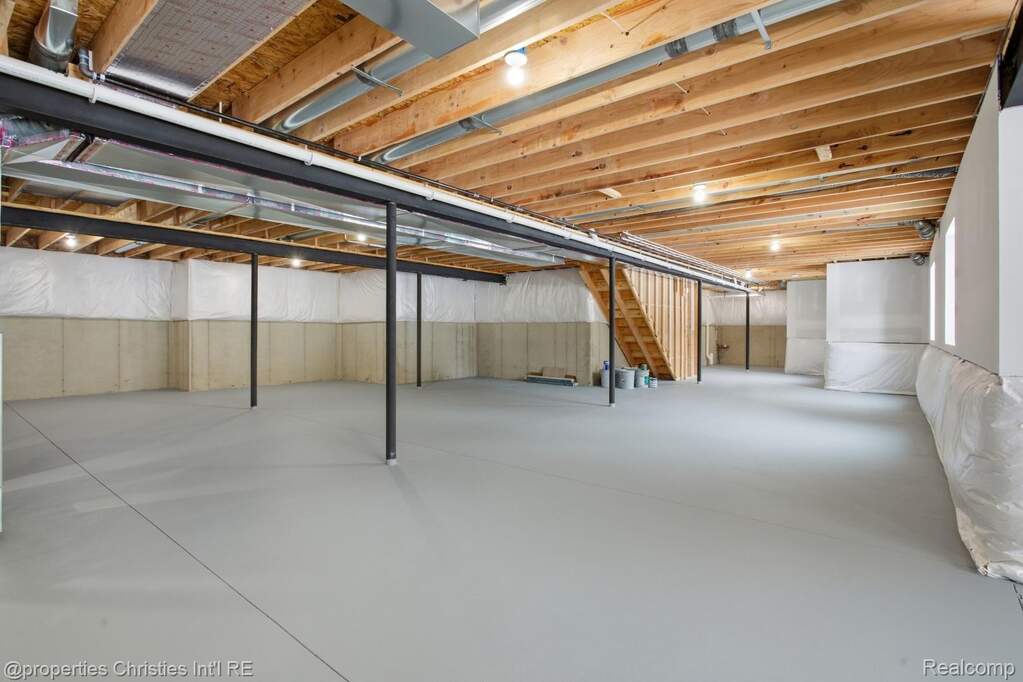 3 Bedroom Single Family Home/House's Image 35