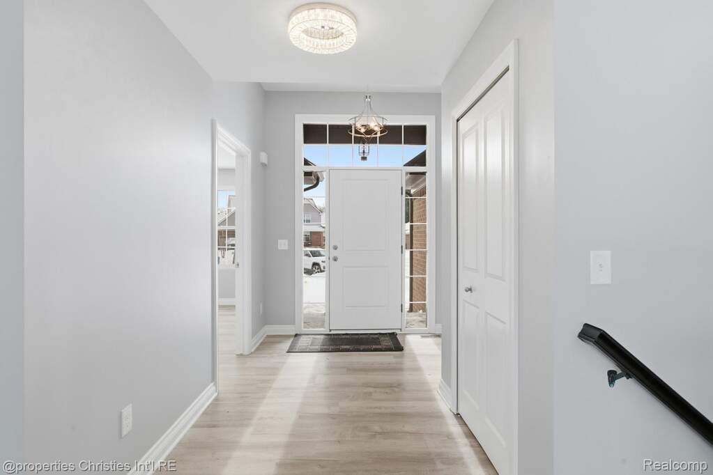 3 Bedroom Single Family Home/House's Image 4