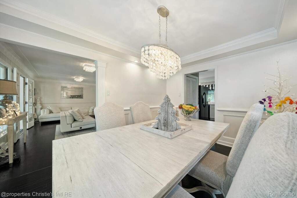 3 Bedroom Single Family Home/House's Image 8