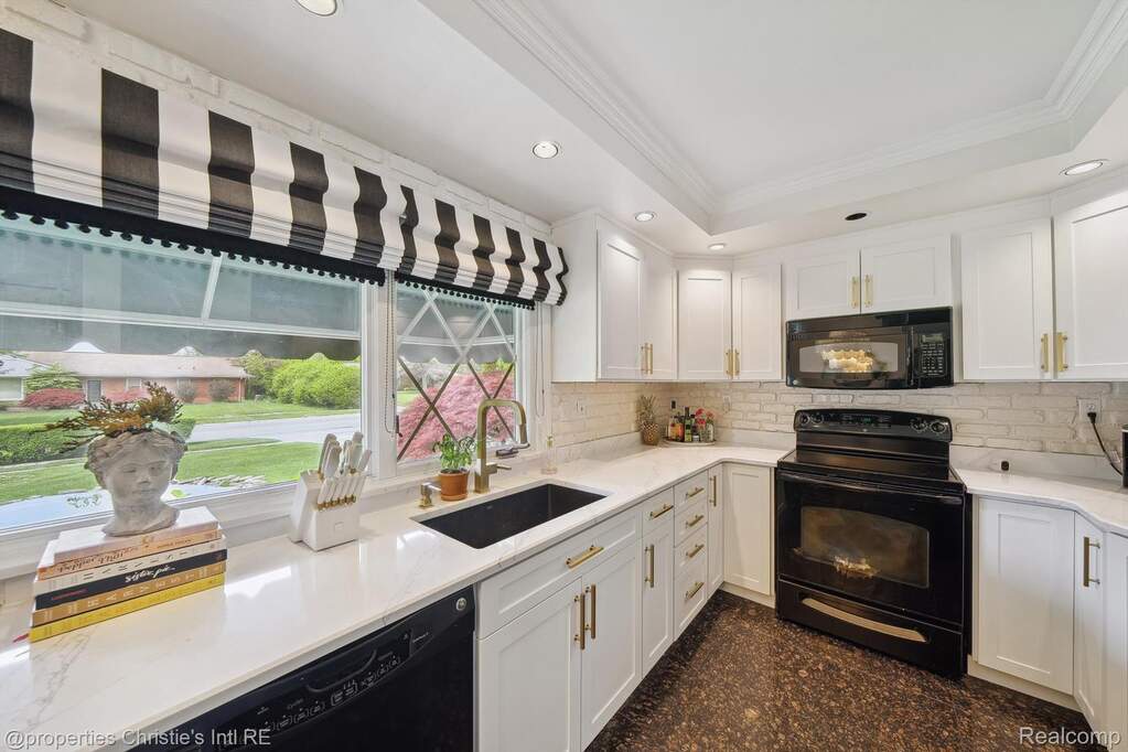 3 Bedroom Single Family Home/House's Image 12