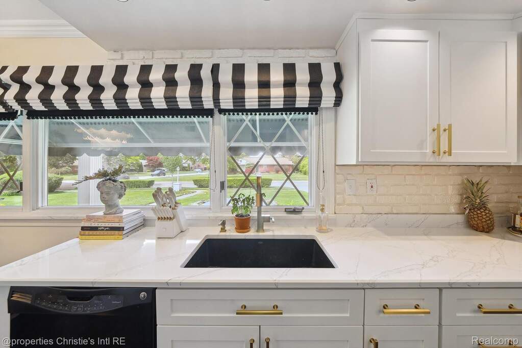 3 Bedroom Single Family Home/House's Image 16