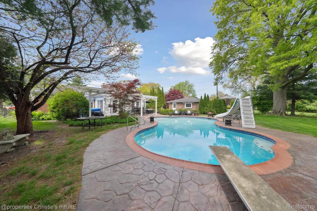 3 Bedroom Single Family Home/House's Image 35