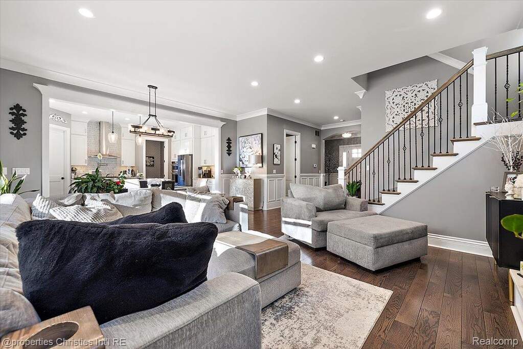 4 Bedroom Single Family Home/House's Image 10