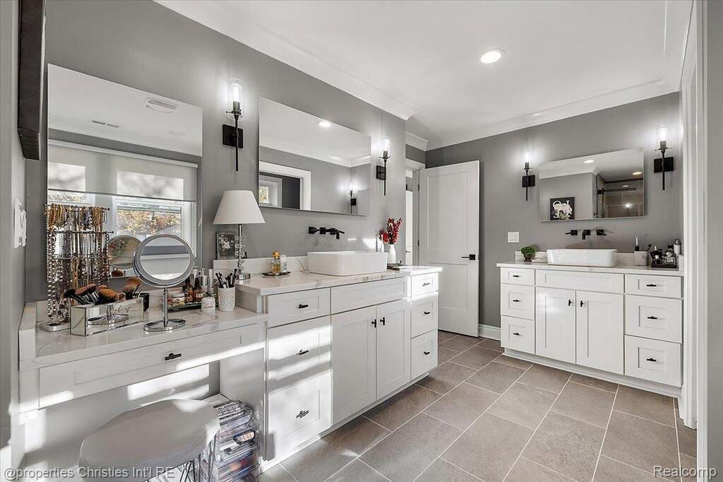 4 Bedroom Single Family Home/House's Image 29