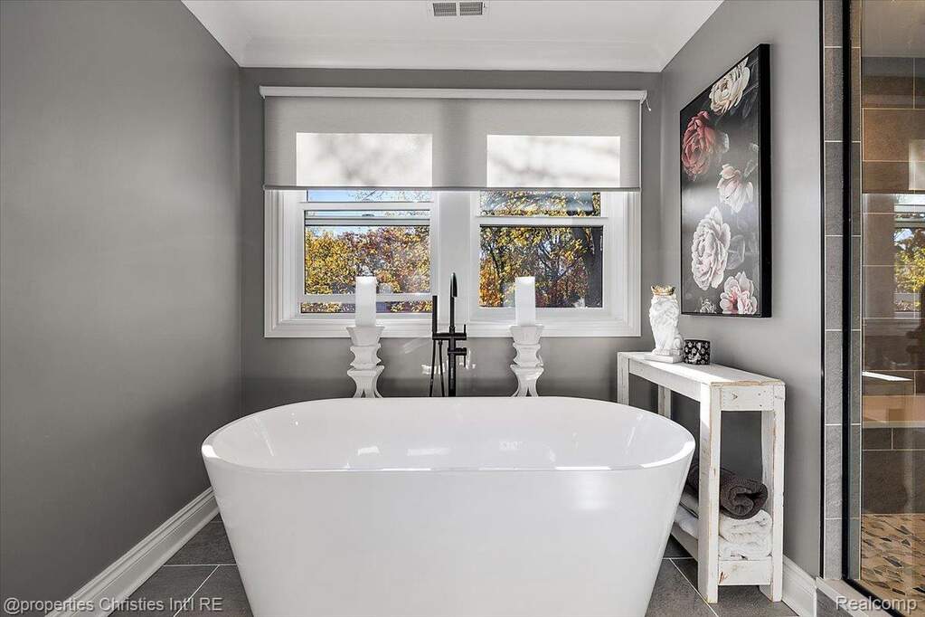 4 Bedroom Single Family Home/House's Image 31