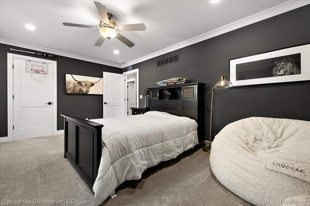 4 Bedroom Single Family Home/House's Image 35