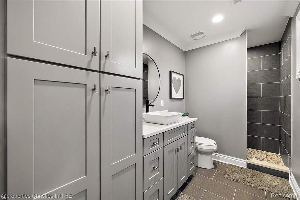 4 Bedroom Single Family Home/House's Image 39