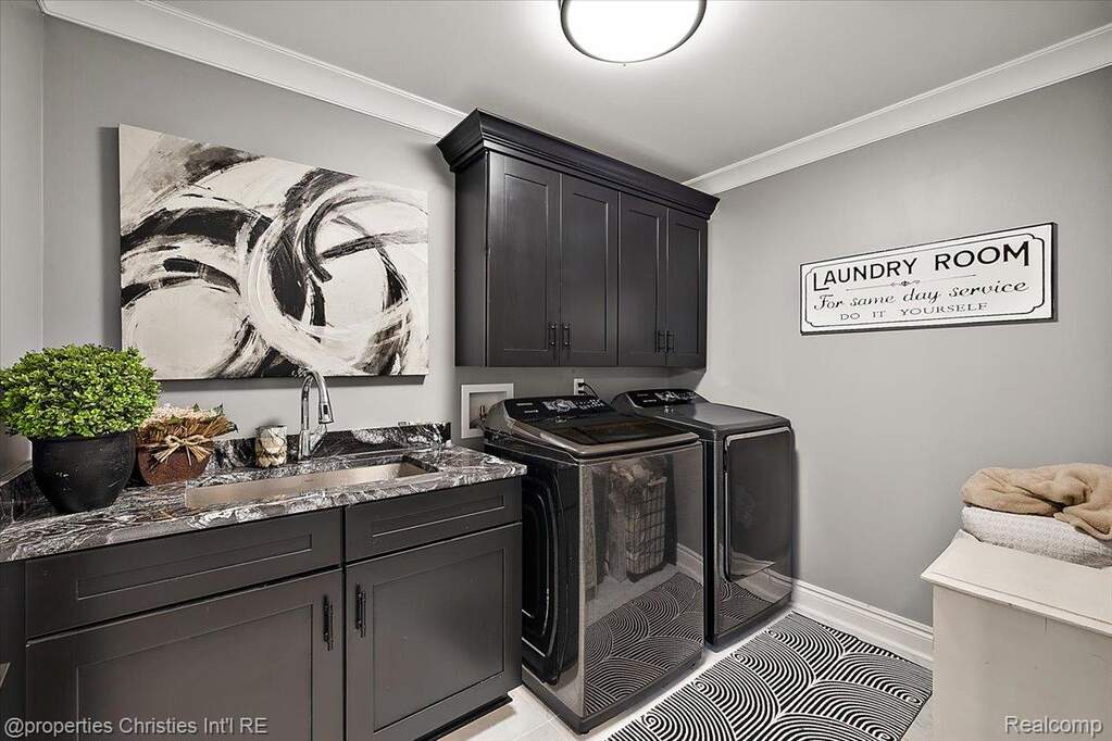 4 Bedroom Single Family Home/House's Image 40