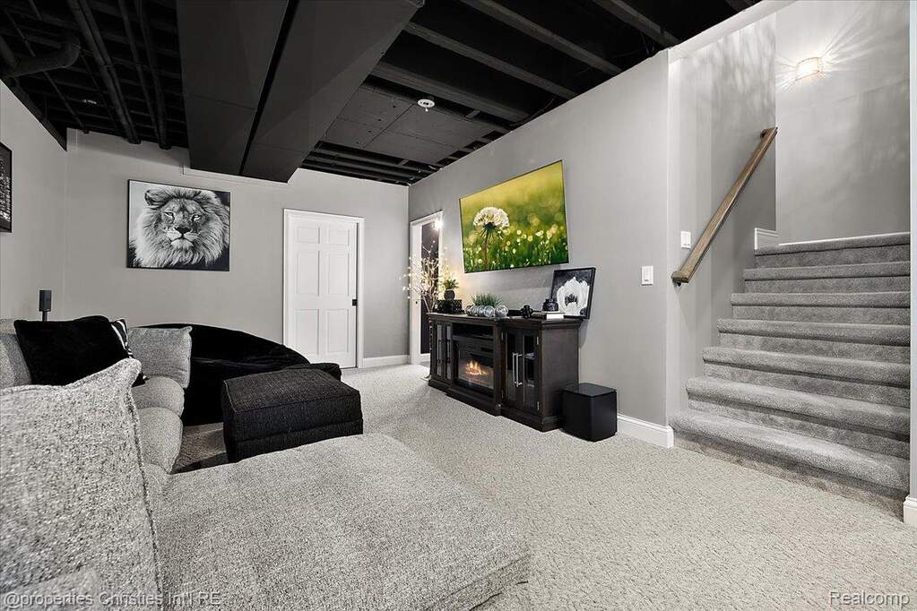 4 Bedroom Single Family Home/House's Image 45