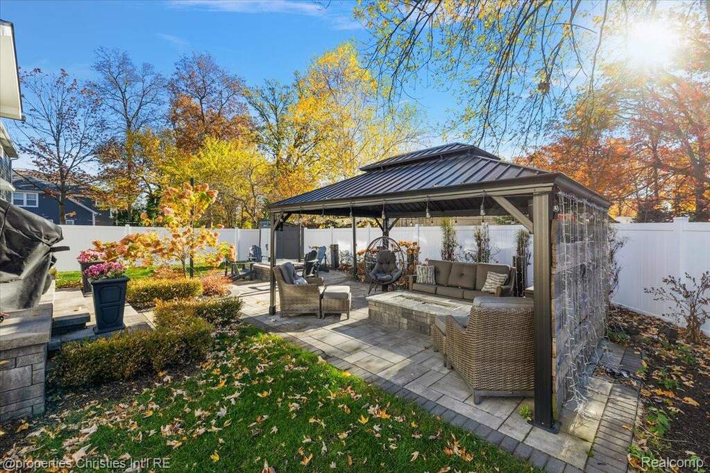 4 Bedroom Single Family Home/House's Image 50