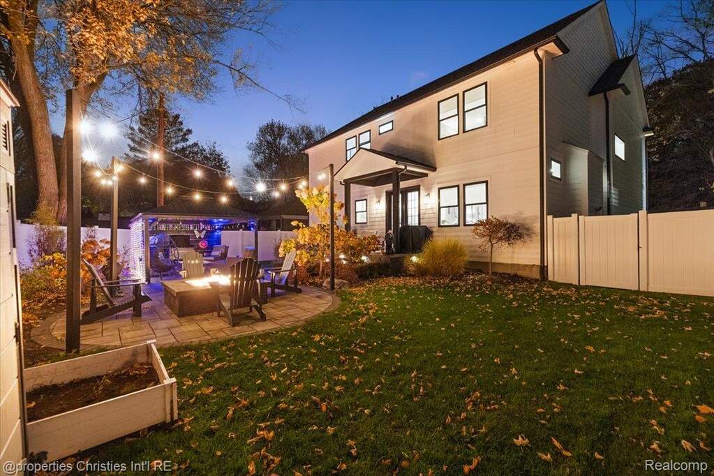 4 Bedroom Single Family Home/House's Image 56