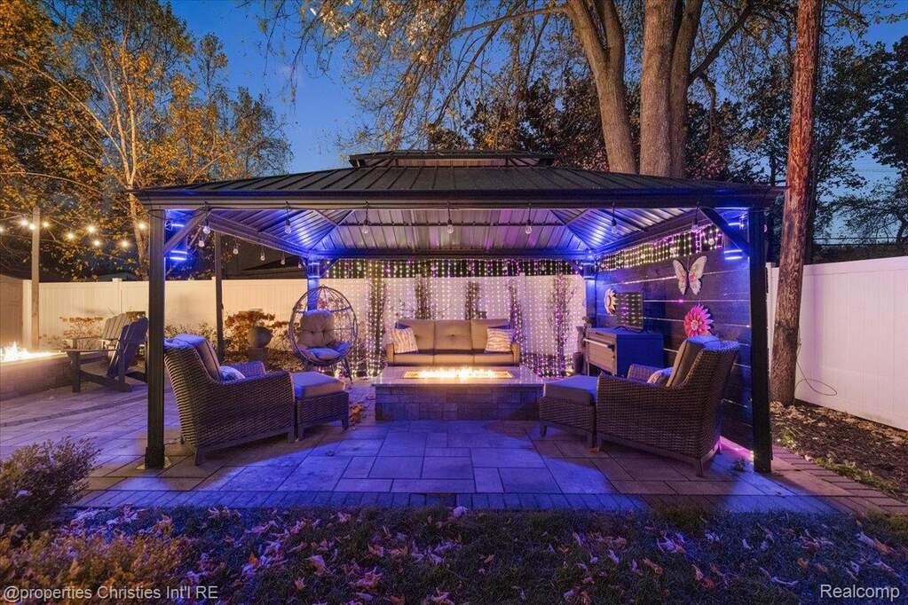 4 Bedroom Single Family Home/House's Image 62