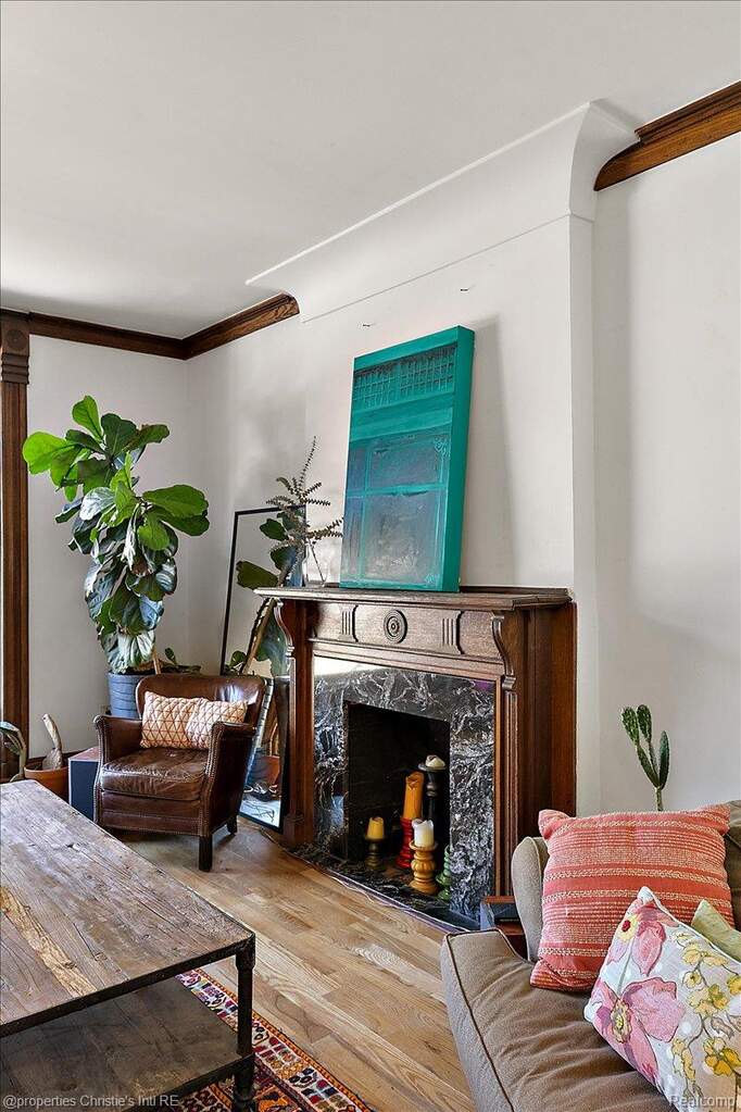 5 Bedroom Single Family Home/House's Image 12