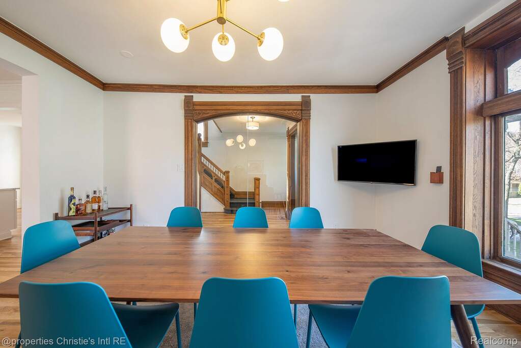 5 Bedroom Single Family Home/House's Image 13