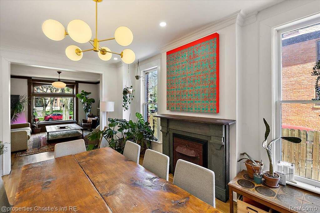 5 Bedroom Single Family Home/House's Image 14
