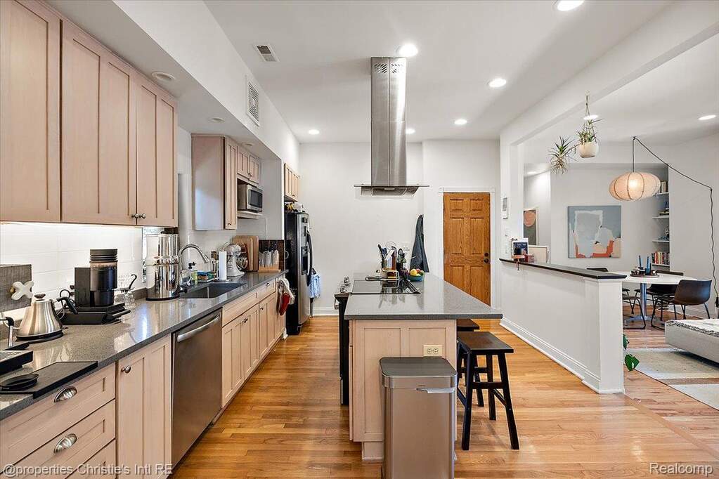 5 Bedroom Single Family Home/House's Image 20
