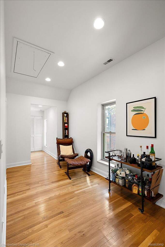 5 Bedroom Single Family Home/House's Image 23