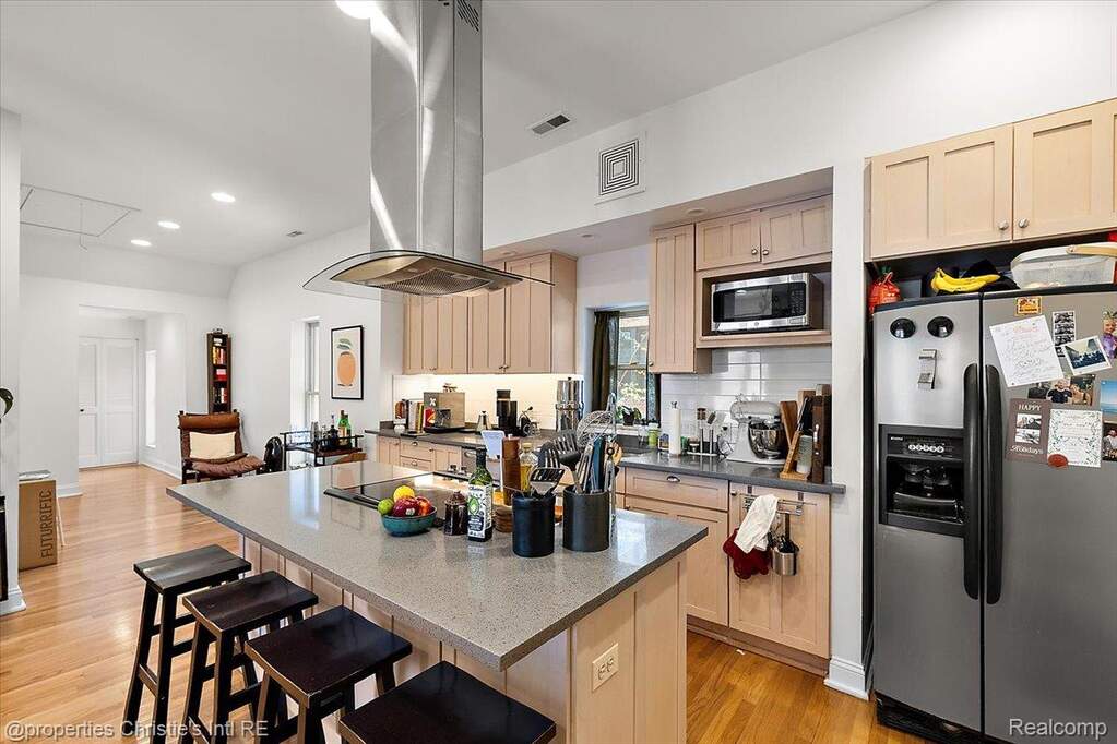 5 Bedroom Single Family Home/House's Image 29