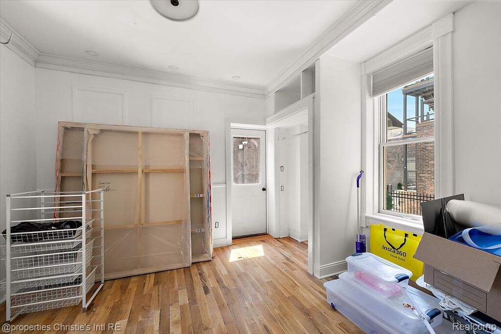 5 Bedroom Single Family Home/House's Image 35