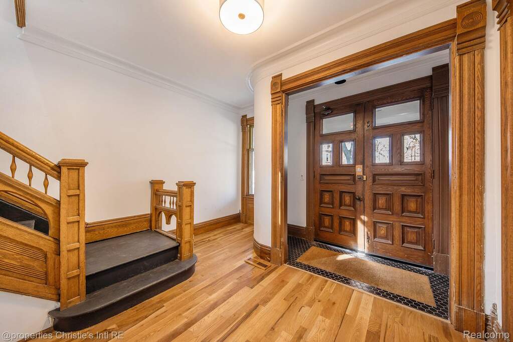 5 Bedroom Single Family Home/House's Image 46