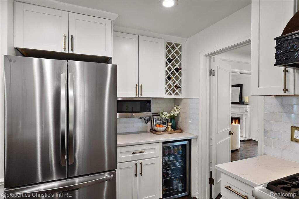 5 Bedroom Single Family Home/House's Image 8