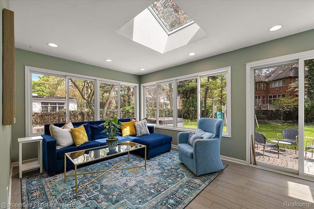 5 Bedroom Single Family Home/House's Image 10