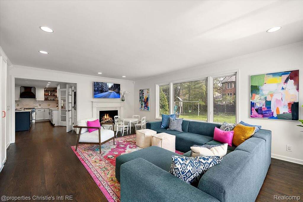 5 Bedroom Single Family Home/House's Image 13