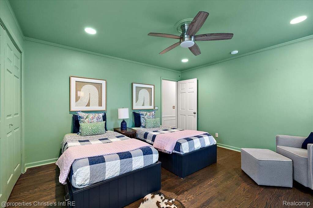 5 Bedroom Single Family Home/House's Image 24