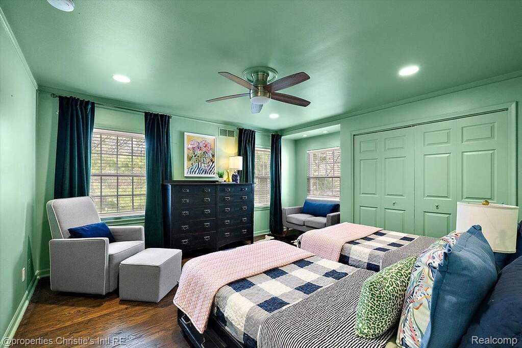 5 Bedroom Single Family Home/House's Image 25
