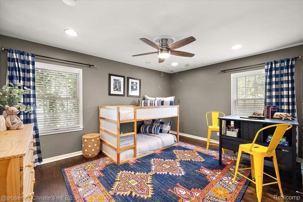 5 Bedroom Single Family Home/House's Image 26