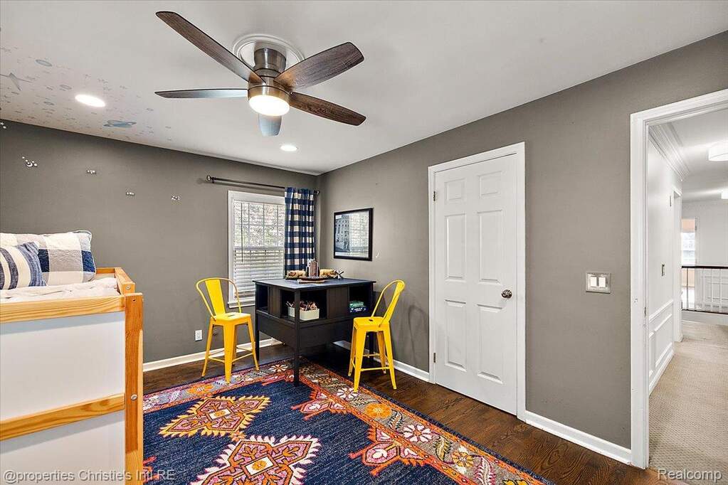 5 Bedroom Single Family Home/House's Image 27