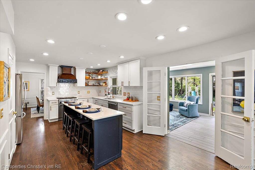 5 Bedroom Single Family Home/House's Image 6