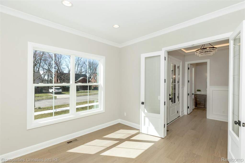 5 Bedroom Single Family Home/House's Image 18