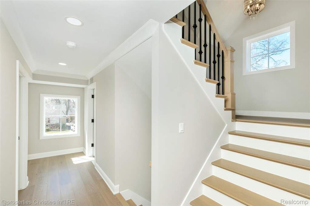 5 Bedroom Single Family Home/House's Image 20