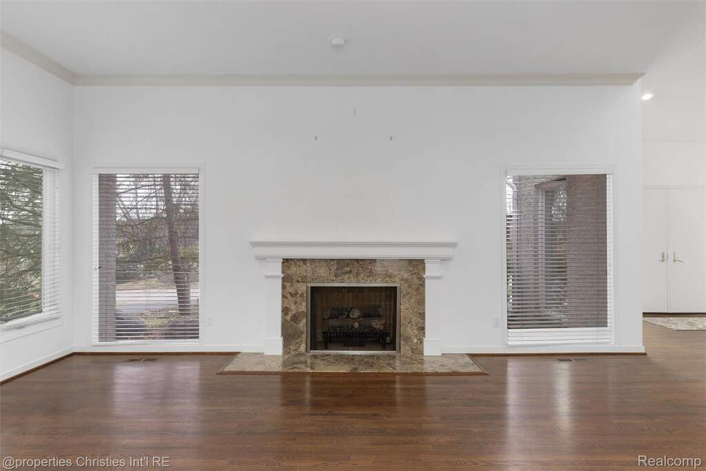 5 Bedroom Single Family Home/House's Image 10